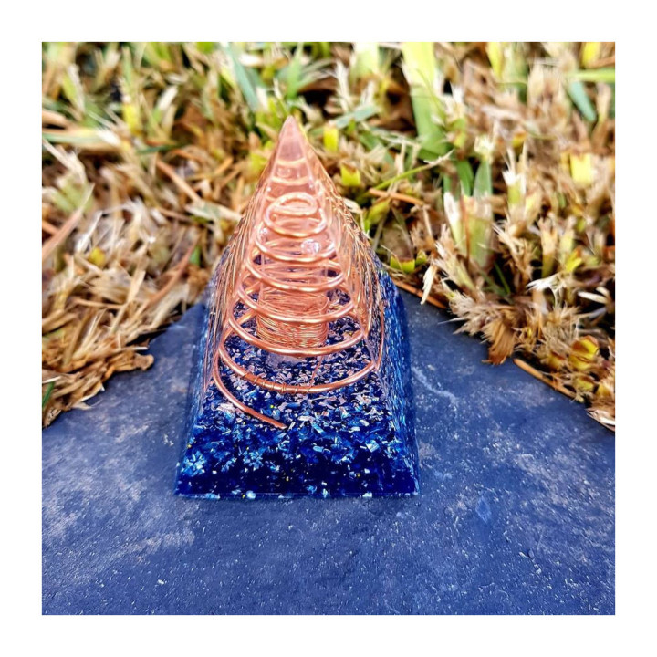 {
  "name": "Orgonite Pyramid - Nubia - Blue"
}