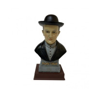 {
  "name": "Father Cruz Bust - 15cm"
}